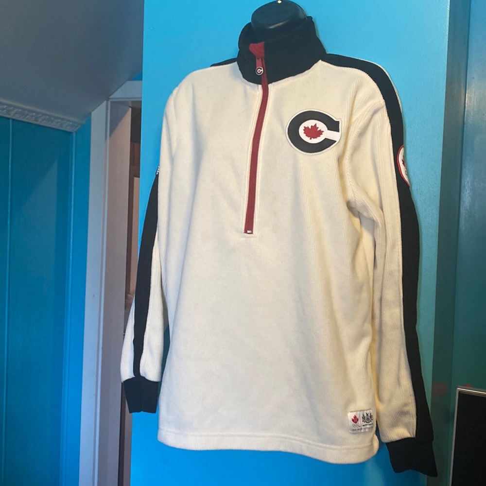 Hudson’s Bay pullover. Mens size small